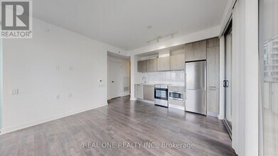 50 Charles St E in Toronto, ON - Building Photo - Building Photo