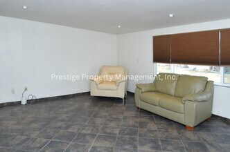 1325 N Swan Rd in Tucson, AZ - Building Photo - Building Photo