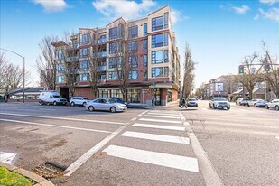 1620 NE Broadway in Portland, OR - Building Photo