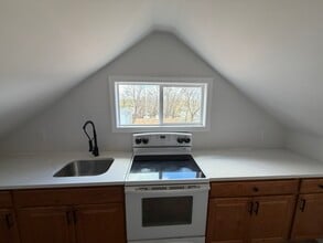 63 Westville Ave, Unit 3 in Danbury, CT - Foto de edificio - Building Photo