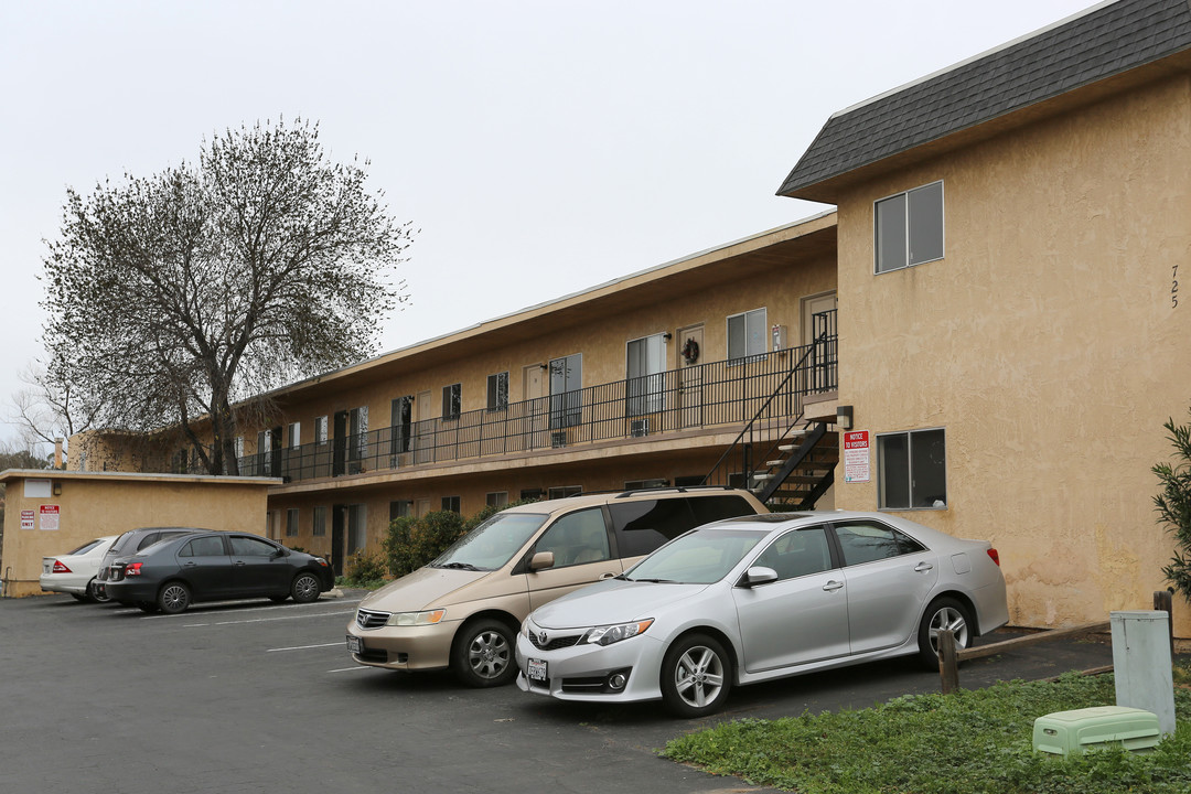 Range Apartments in Ramona, CA - Building Photo