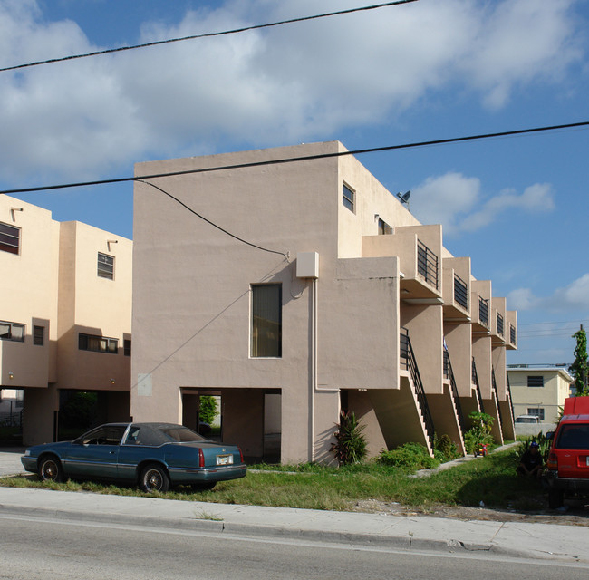 1737 SW 7th St in Miami, FL - Building Photo - Building Photo