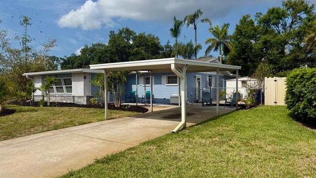716 50th St Ct W in Bradenton, FL - Building Photo - Building Photo