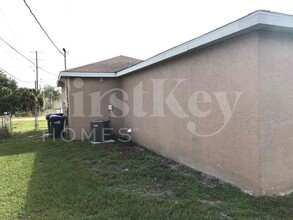 1811 S Biscayne Dr in North Port, FL - Building Photo - Building Photo