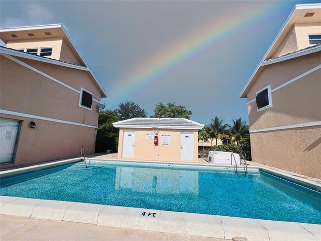 3947 Coral Springs Dr in Coral Springs, FL - Building Photo - Building Photo