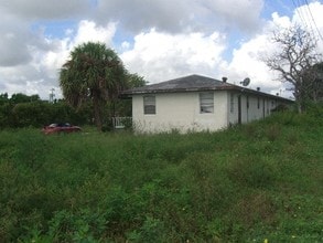 4137 S Congress Ave in Lake Worth, FL - Building Photo - Building Photo