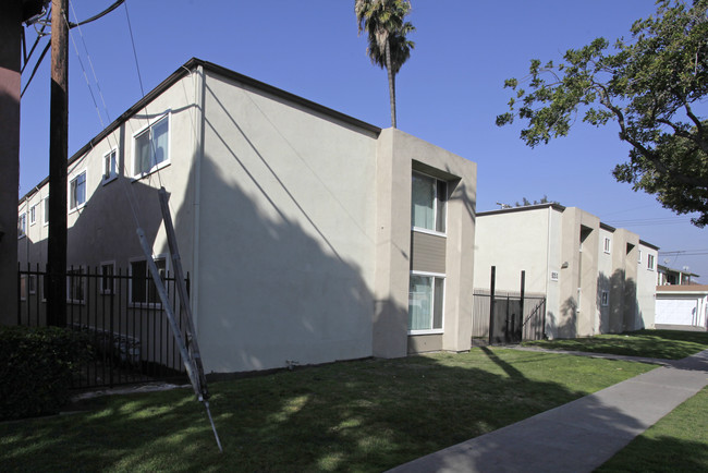 Malden Villas in Fullerton, CA - Building Photo - Building Photo