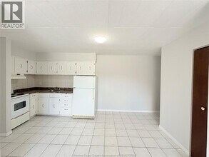 892 Campbell Ave in Windsor, ON - Building Photo - Building Photo