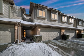 1017 Arbor Ct in Mount Prospect, IL - Building Photo - Building Photo