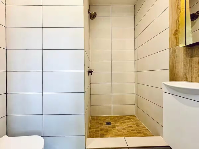 Furnished room/NOT APARTMENT in Brooklyn, NY - Building Photo - Building Photo