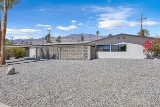 2203 E Acacia Rd N in Palm Springs, CA - Building Photo - Building Photo