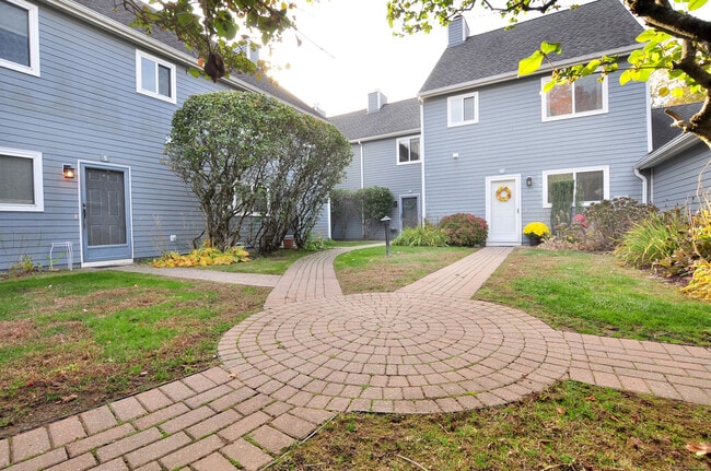 property at 3 Farmington Meadow Dr