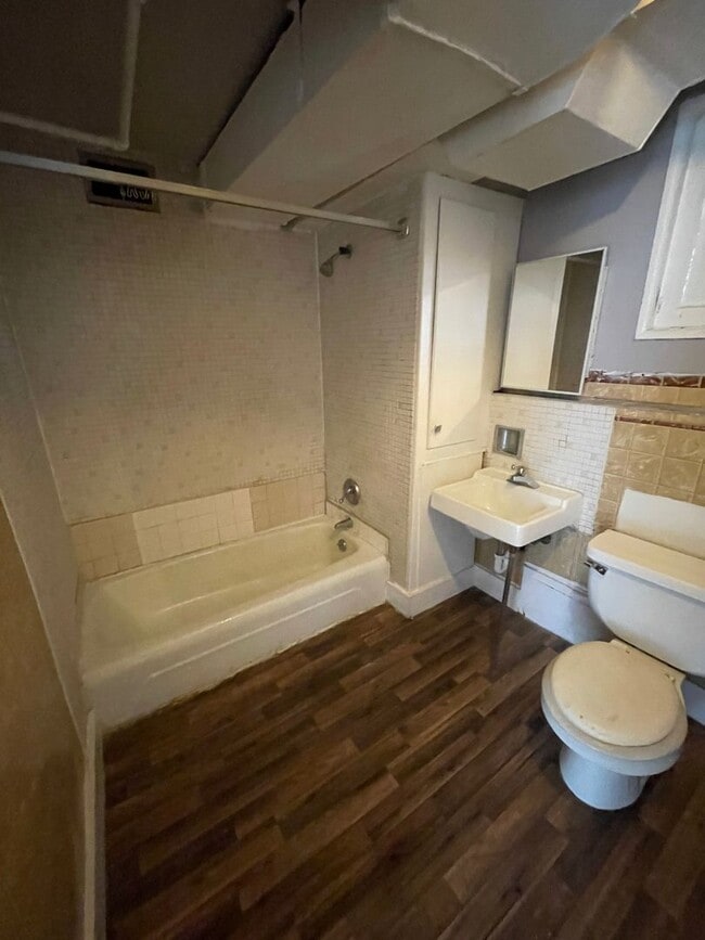 2435 S 9th St in Milwaukee, WI - Building Photo - Building Photo