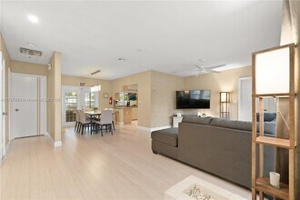 714 S Rainbow Dr in Hollywood, FL - Building Photo - Building Photo