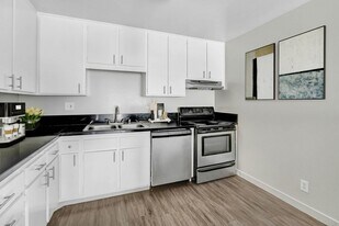 La Scala Apartments in Winnetka, CA - Building Photo