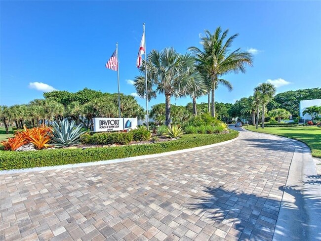 517 Bayport Way, Unit 517 in Longboat Key, FL - Foto de edificio - Building Photo