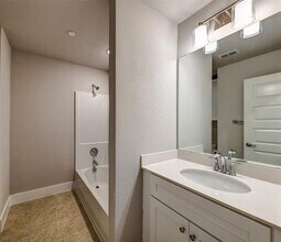 1218 Chestnut Ct in Runaway Bay, TX - Building Photo - Building Photo