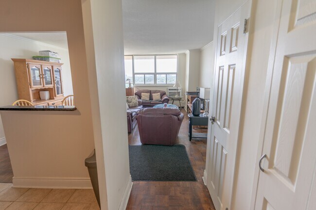 5949-5949 Yonge St in Toronto, ON - Building Photo - Building Photo