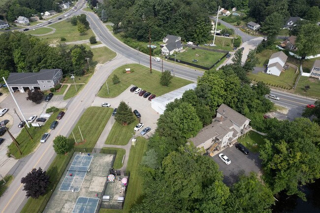 87 Central St in Hudson, NH - Building Photo - Building Photo