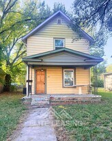 1029 SW Woodward Ave in Topeka, KS - Building Photo