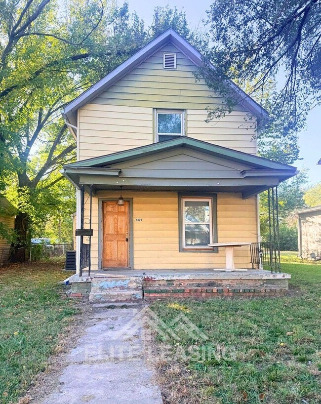 property at 1029 SW Woodward Ave