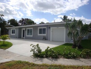 1415 Lake Victoria Dr in Lake Worth Beach, FL - Building Photo - Building Photo