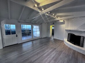 105 Via Mentone in Newport Beach, CA - Building Photo - Building Photo
