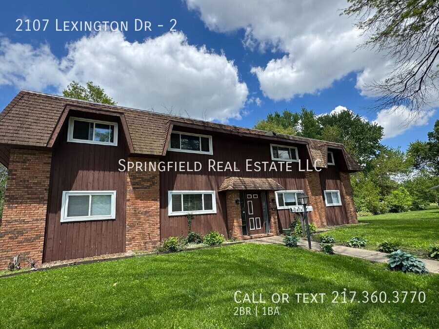 2107 Lexington Dr in Springfield, IL - Building Photo