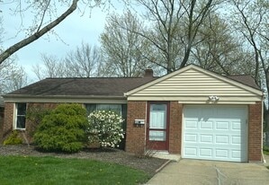 1663 Longwood Rd in Mayfield Heights, OH - Building Photo