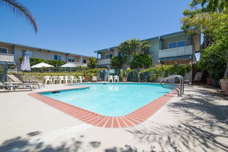 Seashell Apartments in Carpinteria, CA - Foto de edificio - Building Photo