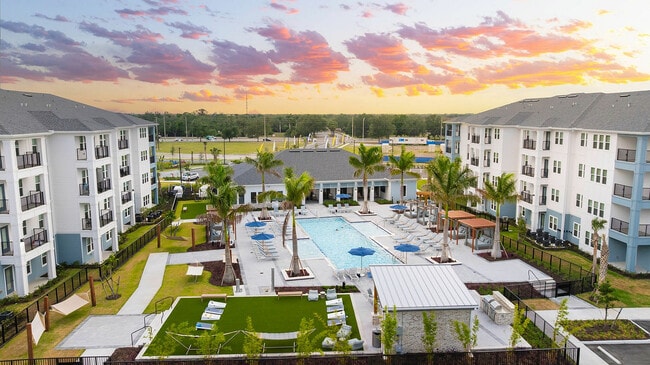 Marlowe Jacaranda in Venice, FL - Foto de edificio - Building Photo