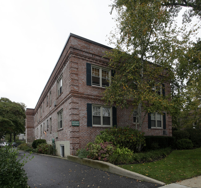 Hartley House in Rockville Centre, NY - Building Photo - Building Photo