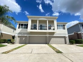 3 Bedroom / 2.5 Bath / 2 Car Garage Townho in Orlando, FL - Building Photo