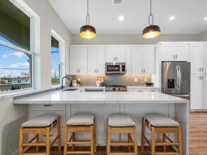 1102 64th St in Galveston, TX - Foto de edificio - Building Photo