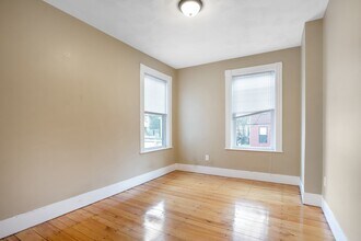 199 Beacon St, Unit #A in Somerville, MA - Building Photo - Building Photo