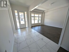 3 Rail Trl Ct in Georgina, ON - Building Photo - Building Photo