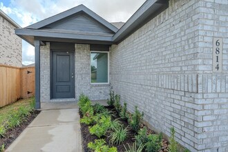 6814 Flowering Ginger Ln in Katy, TX - Foto de edificio - Building Photo