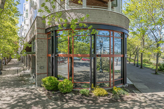 RiverPlace Condominiums in Portland, OR - Building Photo - Building Photo