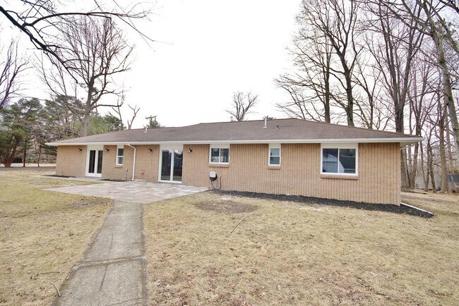 3 Shadowmere Rd in Monroe, NY - Building Photo - Building Photo