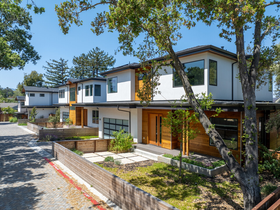 Cardinal Court in Menlo Park, CA - Building Photo