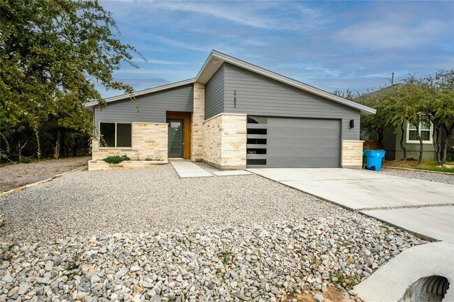 21802 Surrey Ln in Lago Vista, TX - Building Photo - Building Photo