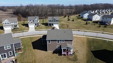 406 Crownover Way in Lewis Center, OH - Building Photo - Building Photo