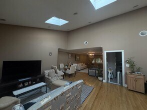 7 Henry St in Great Neck, NY - Building Photo - Building Photo