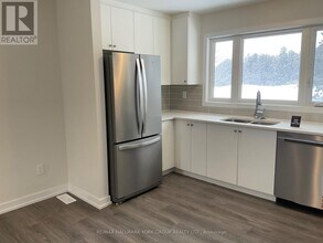 124 Squire Dr in Ajax, ON - Building Photo - Building Photo