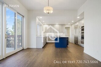 2064 S Robb Way in Lakewood, CO - Building Photo - Building Photo