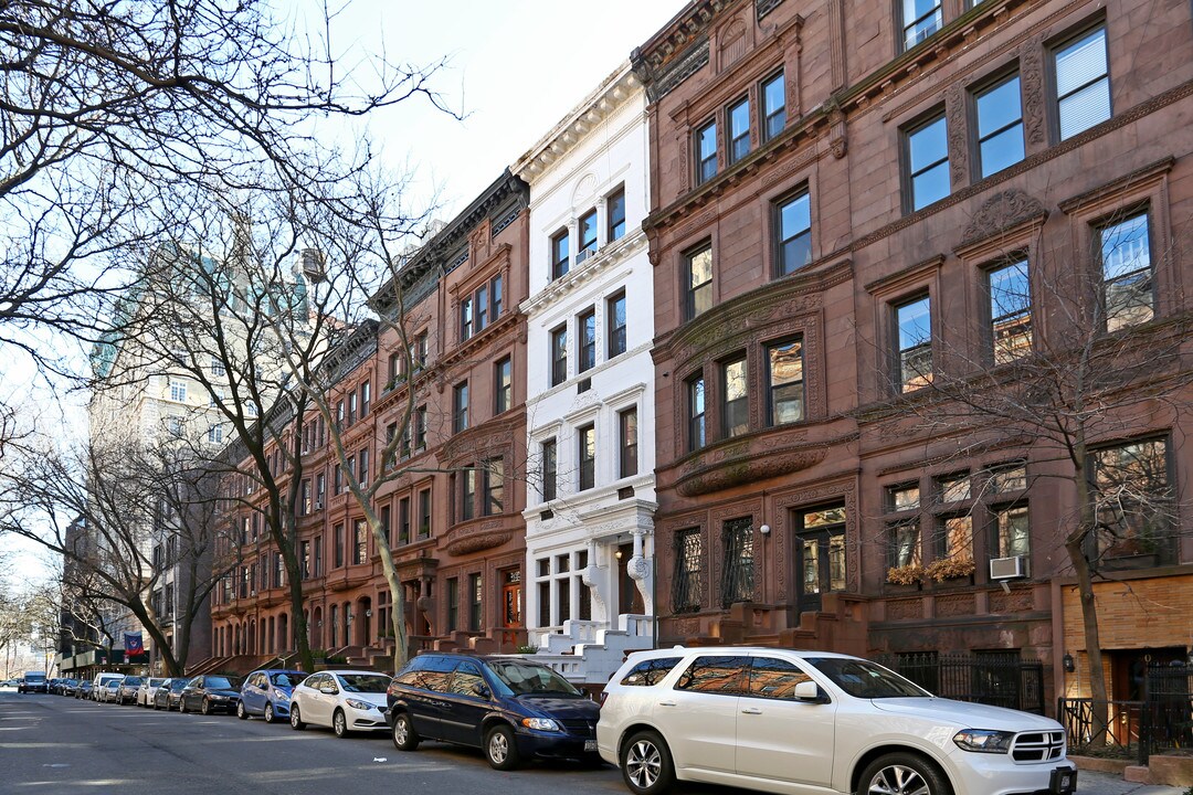 36 W 89th St in New York, NY - Building Photo