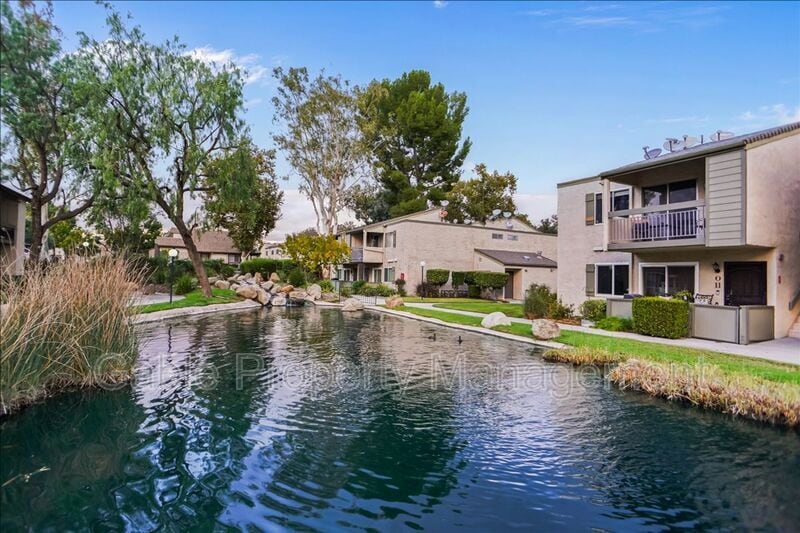24526 W Nicklaus Dr in Santa Clarita, CA - Building Photo