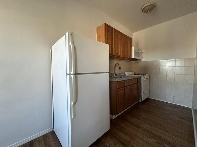 property at 2712 N Milwaukee Ave