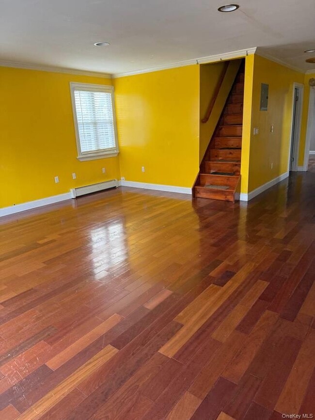 65 Prospect St in Roosevelt, NY - Foto de edificio - Building Photo