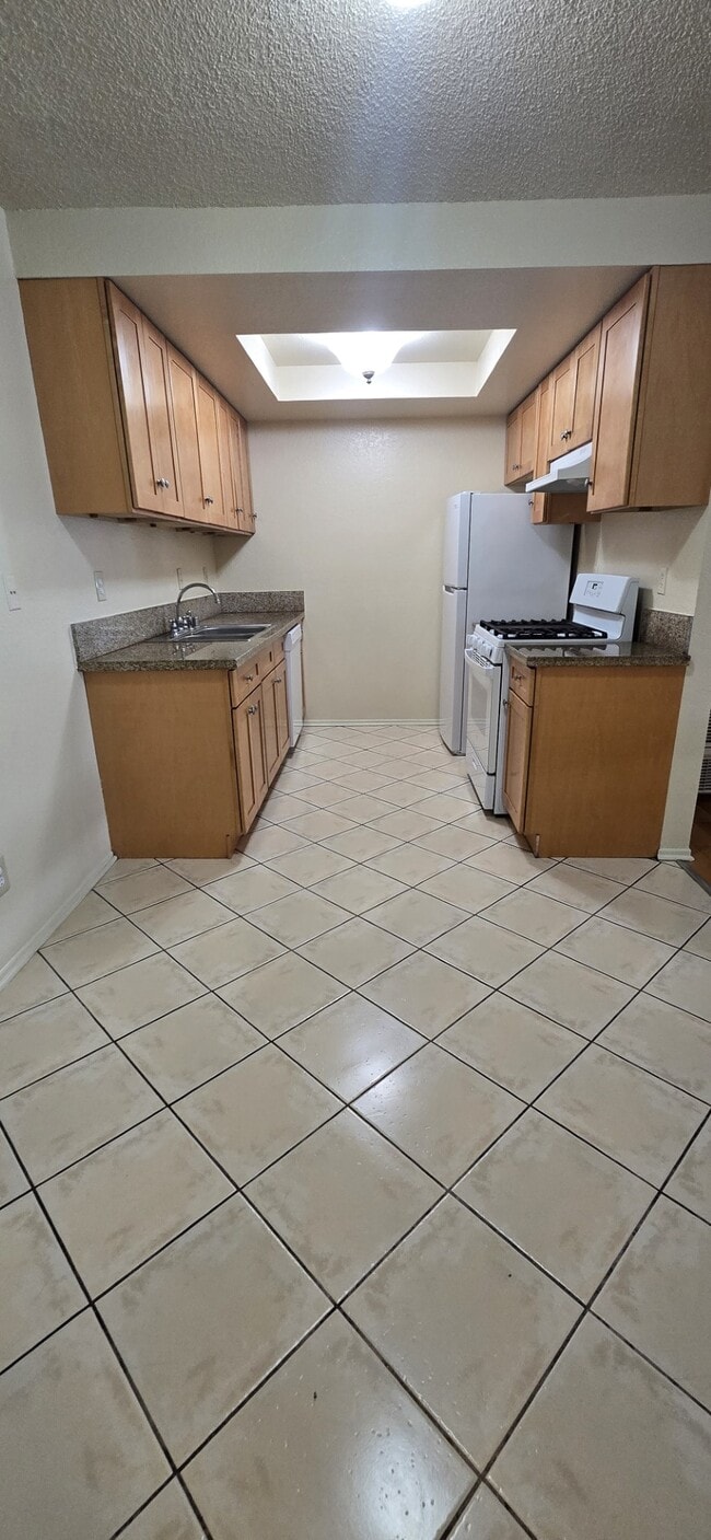 1445 W 227th St, Unit 9 in Torrance, CA - Building Photo - Building Photo